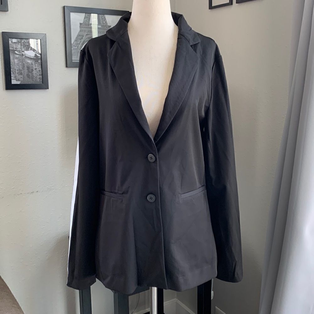 Urban Outfitters blazer jacket like new button front with pockets size medium